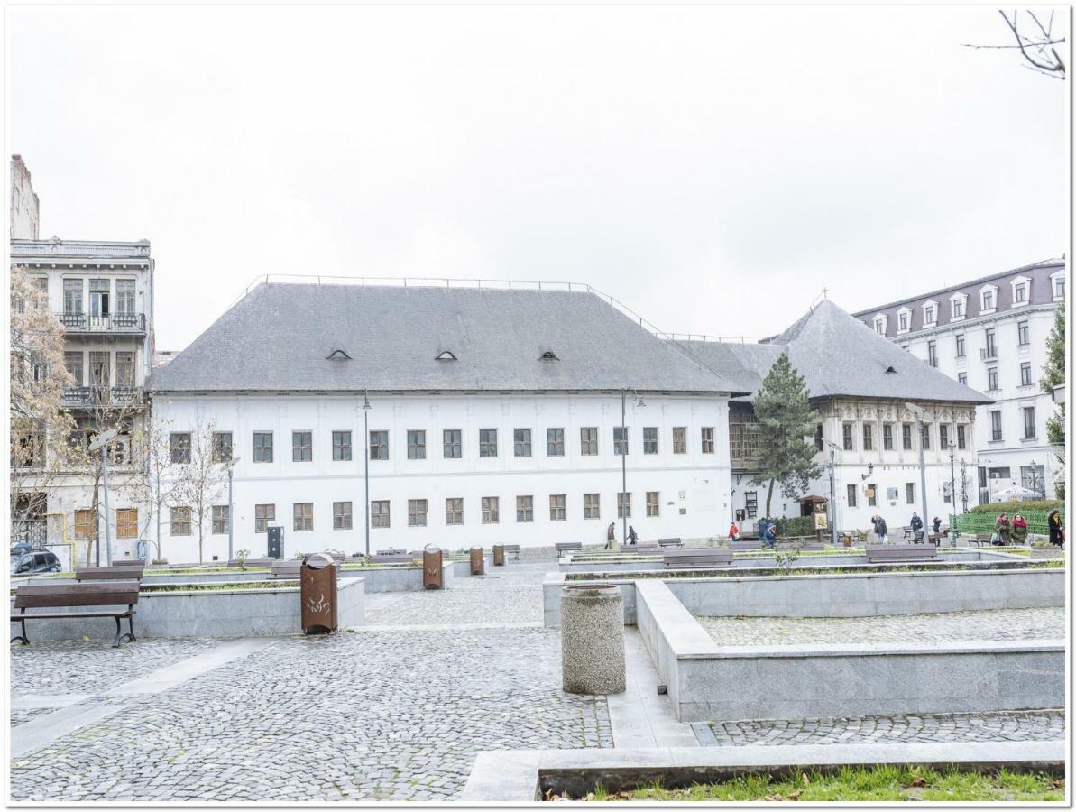 Spacious, Lovely, Bright In The Old Town Apartment *